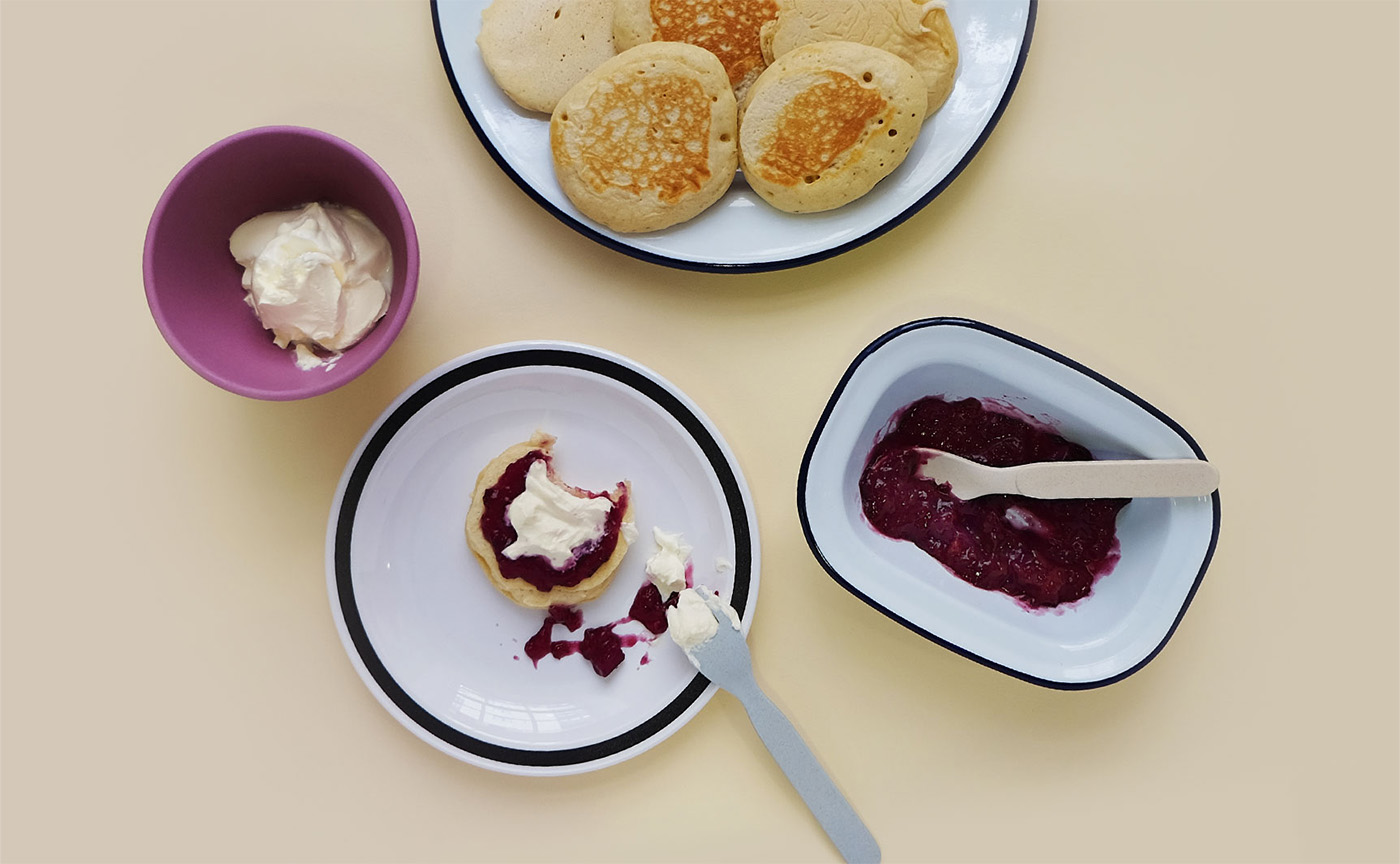 Pancakes with cherries and vanilla crème fraîche